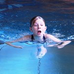 Foto von Lina im Wasser (vergrößerte Bildansicht wird geöffnet)