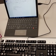 Foto einer Tastatur für Blinde (vergrößerte Bildansicht wird geöffnet)