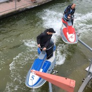 Foto von Mohamed und Abdullah auf den Jet Skis (vergrößerte Bildansicht wird geöffnet)