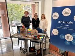 Foto vom Stand der Irisschule bei der Hilfsmittelausstellung