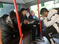 Foto der Schüler im Bus