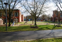 Irisschule mit Schulhof