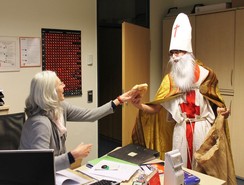 Foto vom Nikolaus im Sekretariat