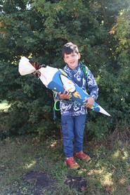 Foto von Marek mit seiner Schultüte (vergrößerte Bildansicht wird geöffnet)