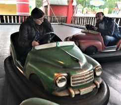 Foto von Azra auf einem Autoscooter