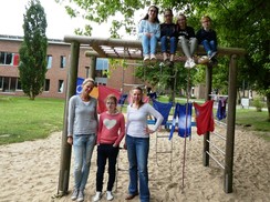 Abschlussfoto der Gruppe mit ihren fertigen Produkten