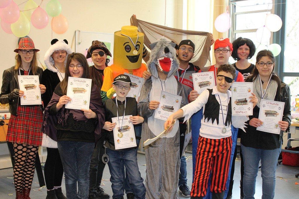 Foto von allen Teilnehmern des Karneval-Turniers