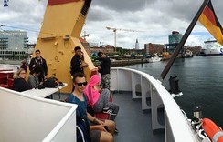 Foto der Gruppe bei der Schifffahrt über die Kieler Förde