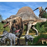 Ein Bild auf einem iPad ist abgebildet. Im Hintergrund ist eine Lichtung im Wald, im Vordergrund sind Dinosaurier unterschiedlicher Arten abgebildet. (vergrößerte Bildansicht wird geöffnet)