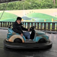 Foto von Mohanad auf dem Autoscooter (vergrößerte Bildansicht wird geöffnet)