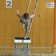 Foto von Frode beim Startsprung (vergrößerte Bildansicht wird geöffnet)