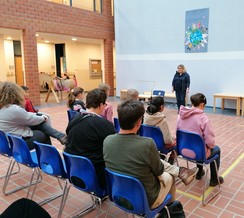 Foto von unserer vertretenden Schulleiterin Frau Hordt bei ihren einführenden Worten