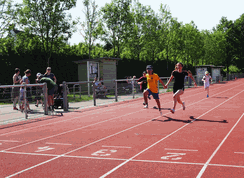 Foto von Ershad mit seiner Begleitläuferin beim Sprint