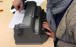 Foto einer Braille-Schreibmaschine