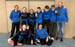 Foto der Mannschaft mit Betreuern der Irisschule