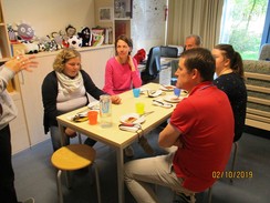 Foto von Teilnehmern an der Station Lebenspraktische Fähigkeiten